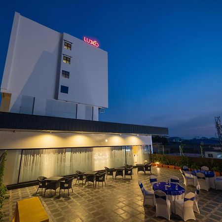 Luxo Kochi Hotel Exterior photo