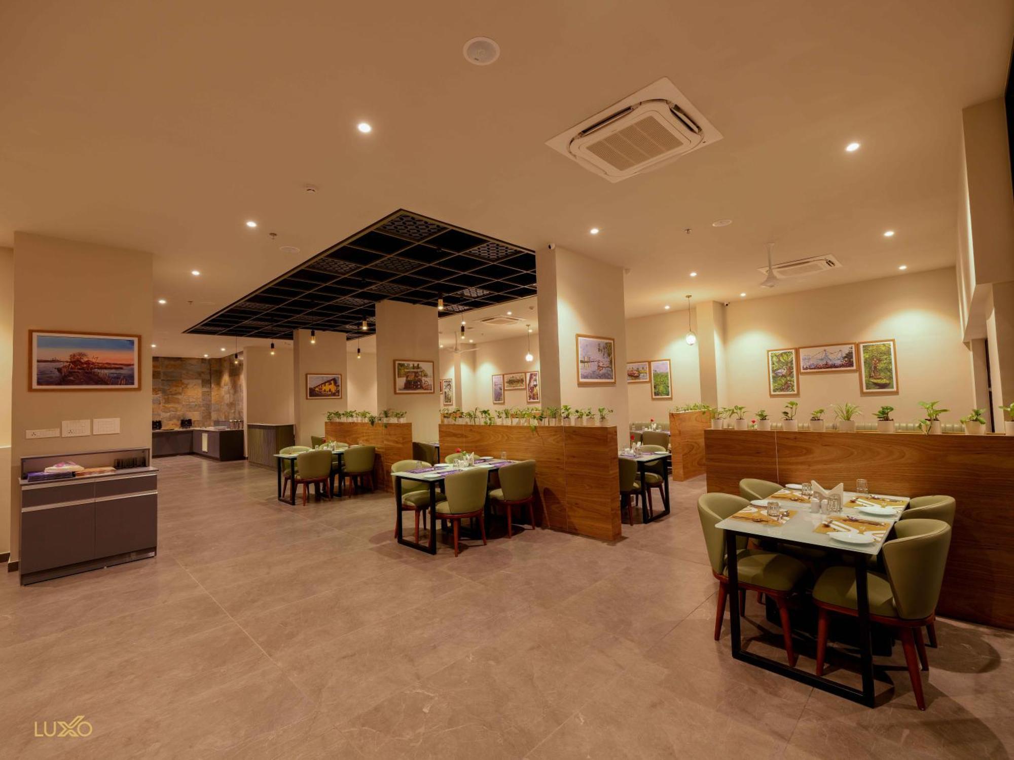 Luxo Kochi Hotel Exterior photo