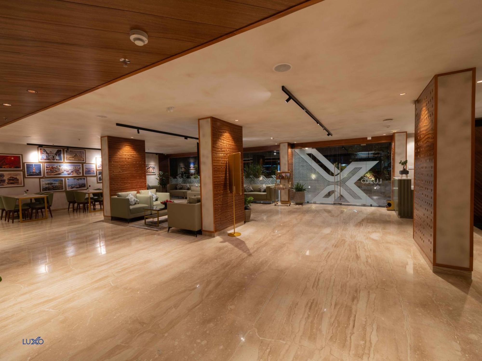 Luxo Kochi Hotel Exterior photo