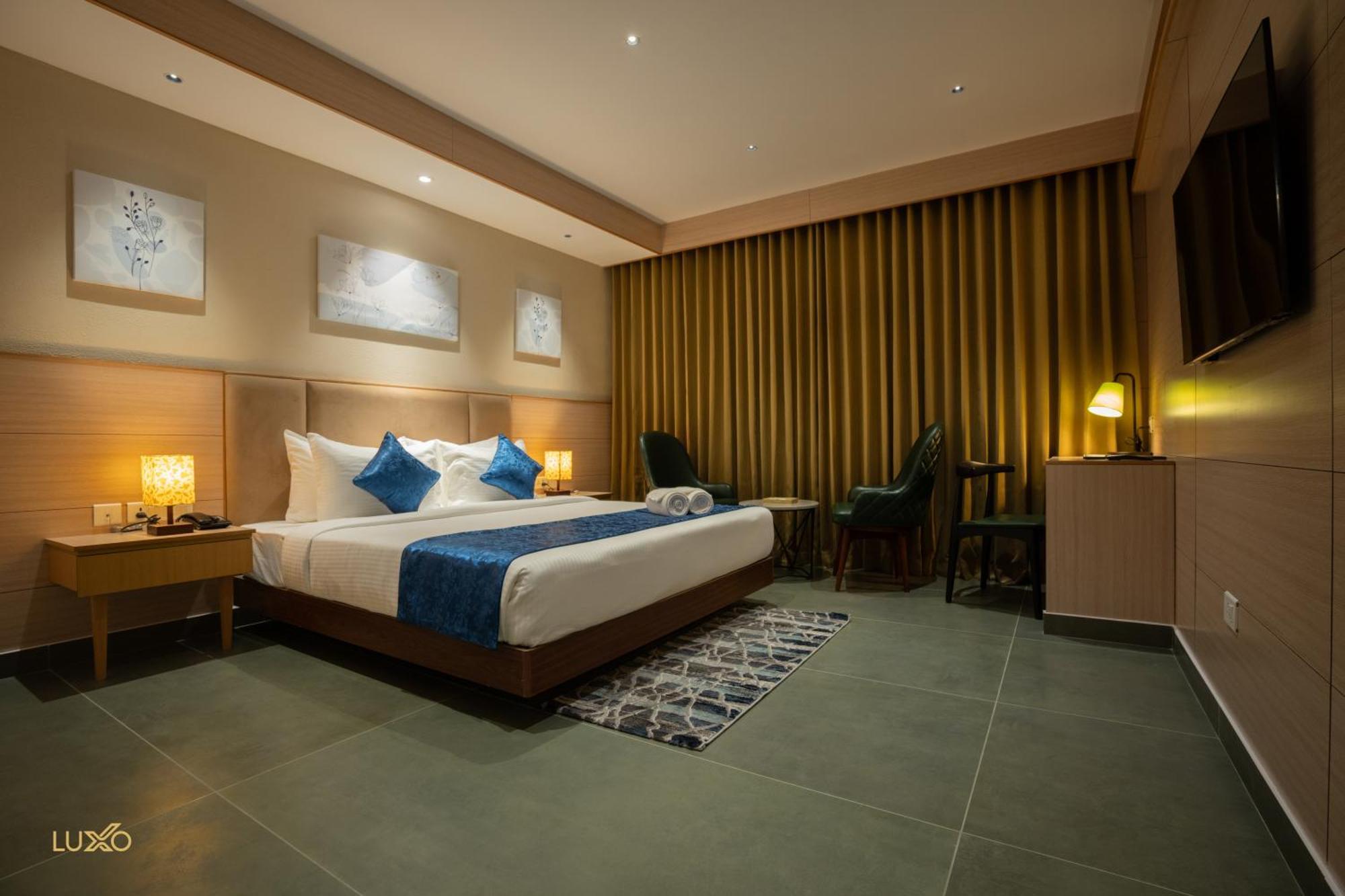 Luxo Kochi Hotel Exterior photo