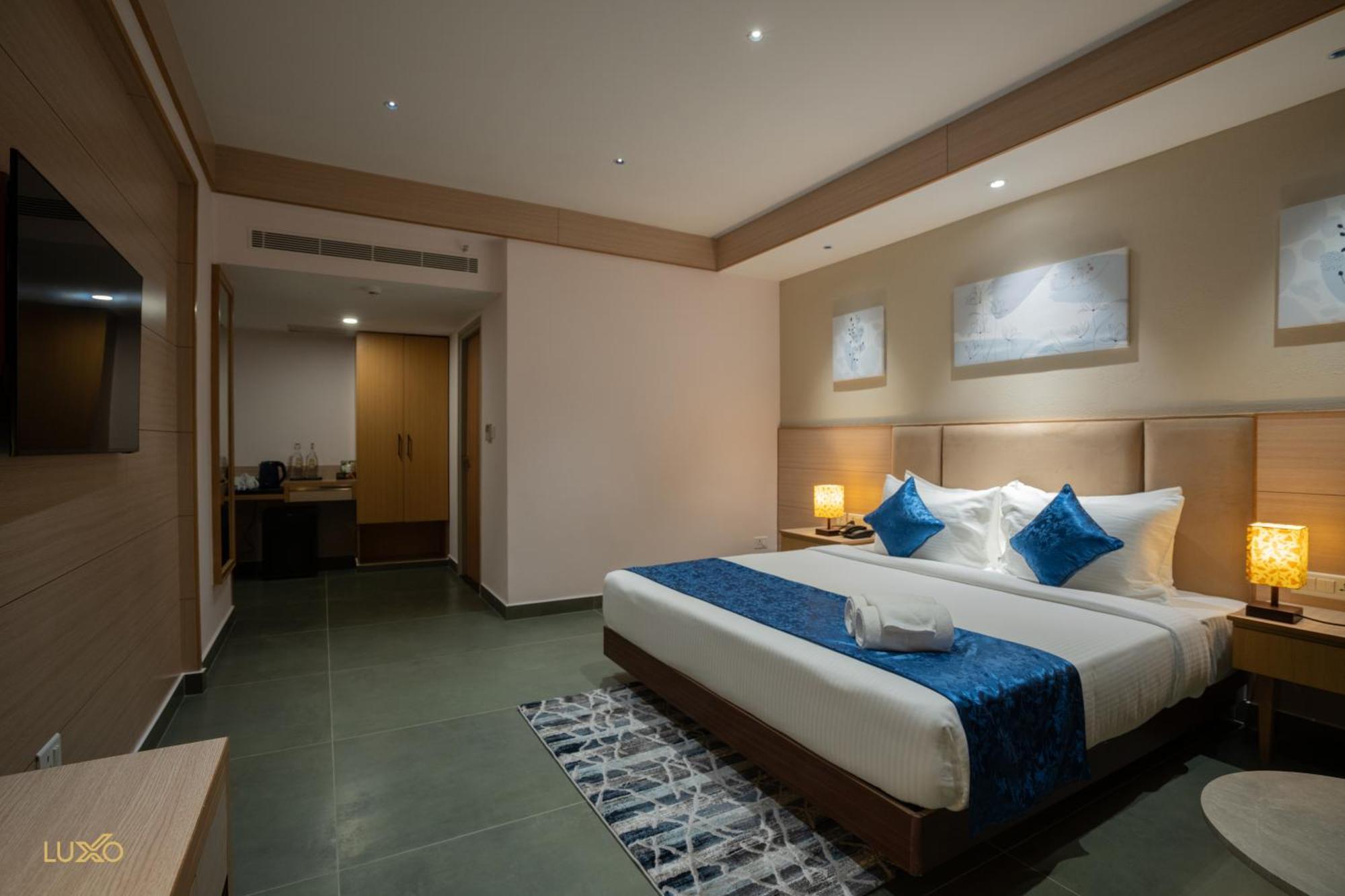 Luxo Kochi Hotel Exterior photo