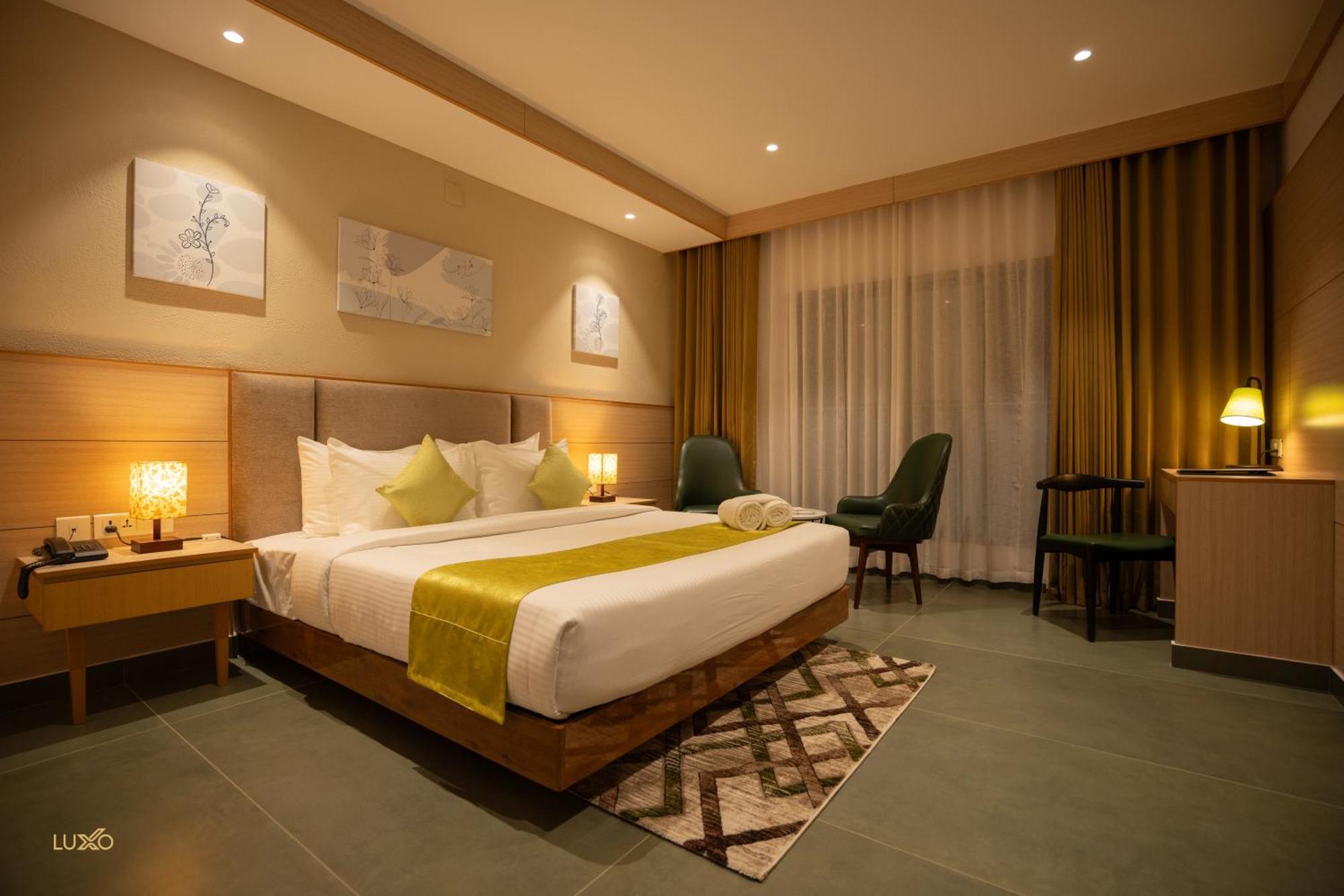 Luxo Kochi Hotel Exterior photo