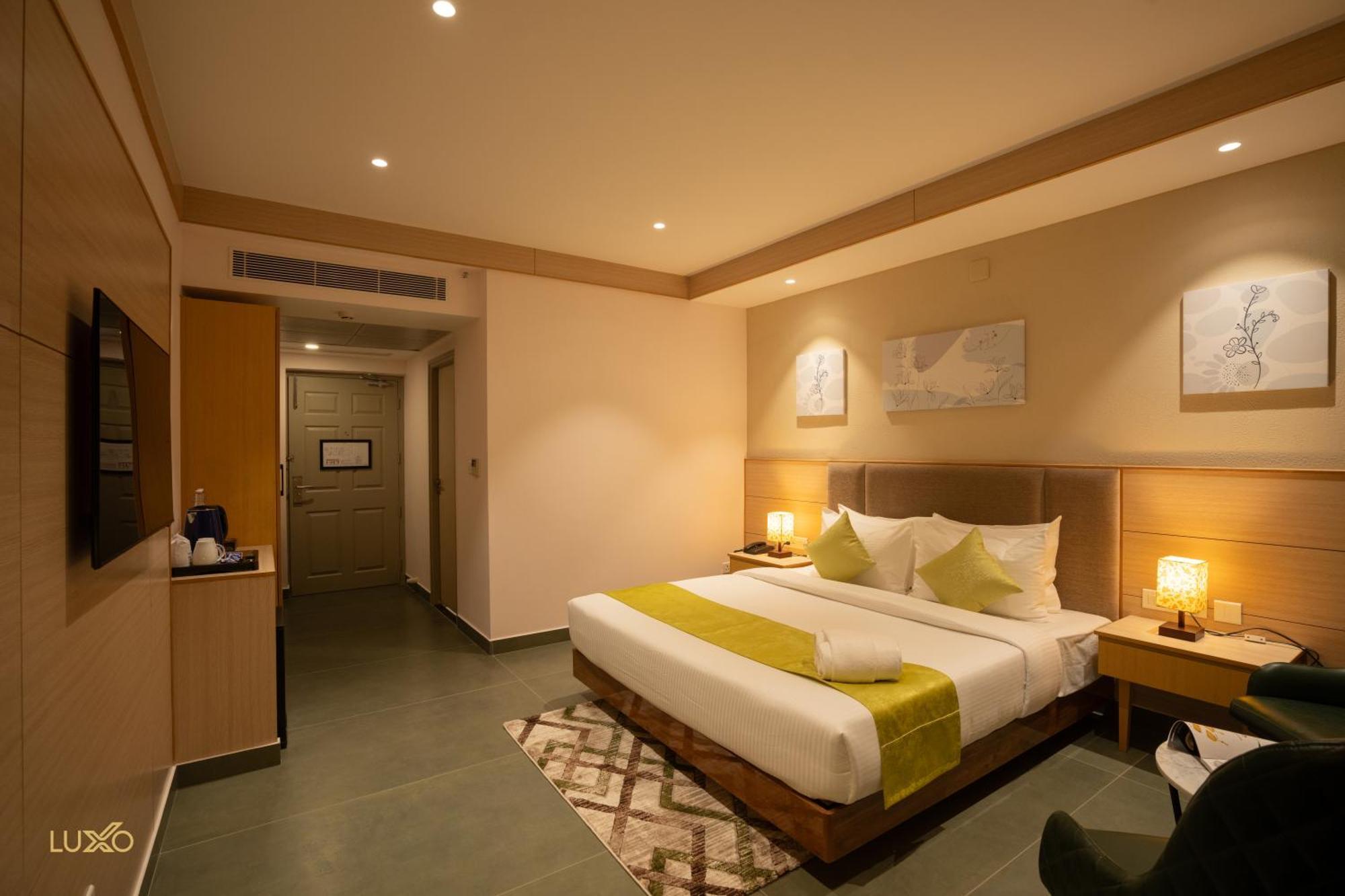 Luxo Kochi Hotel Exterior photo